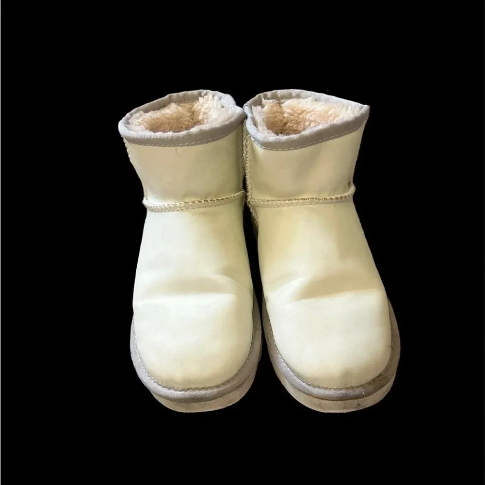 Ugg Glow In The Dark Boots - Picture 2 of 5